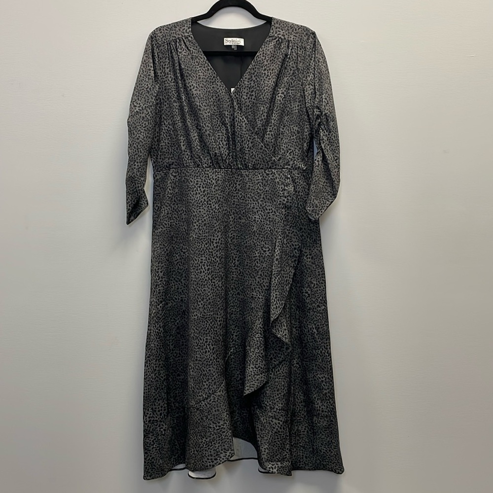 “Style List by Micaela” Size 8P Black and Gray Faux Wrap Dress